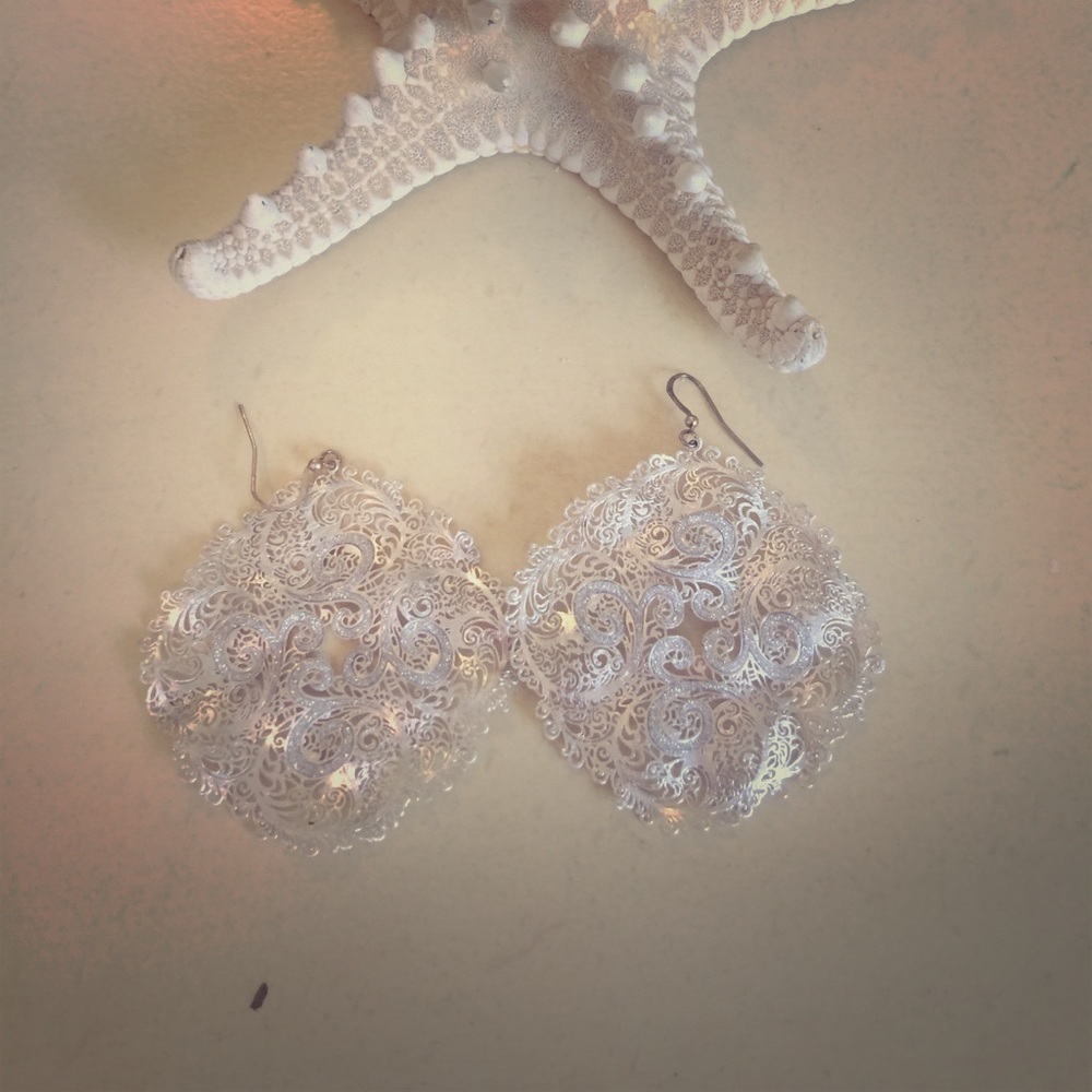 Glitter trellis earrings